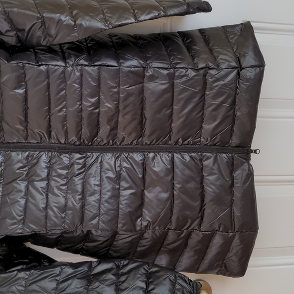 Lightweight Black Poly-Down-Filled Jacket with Hood & Carrying Bag - Picture 3 of 6